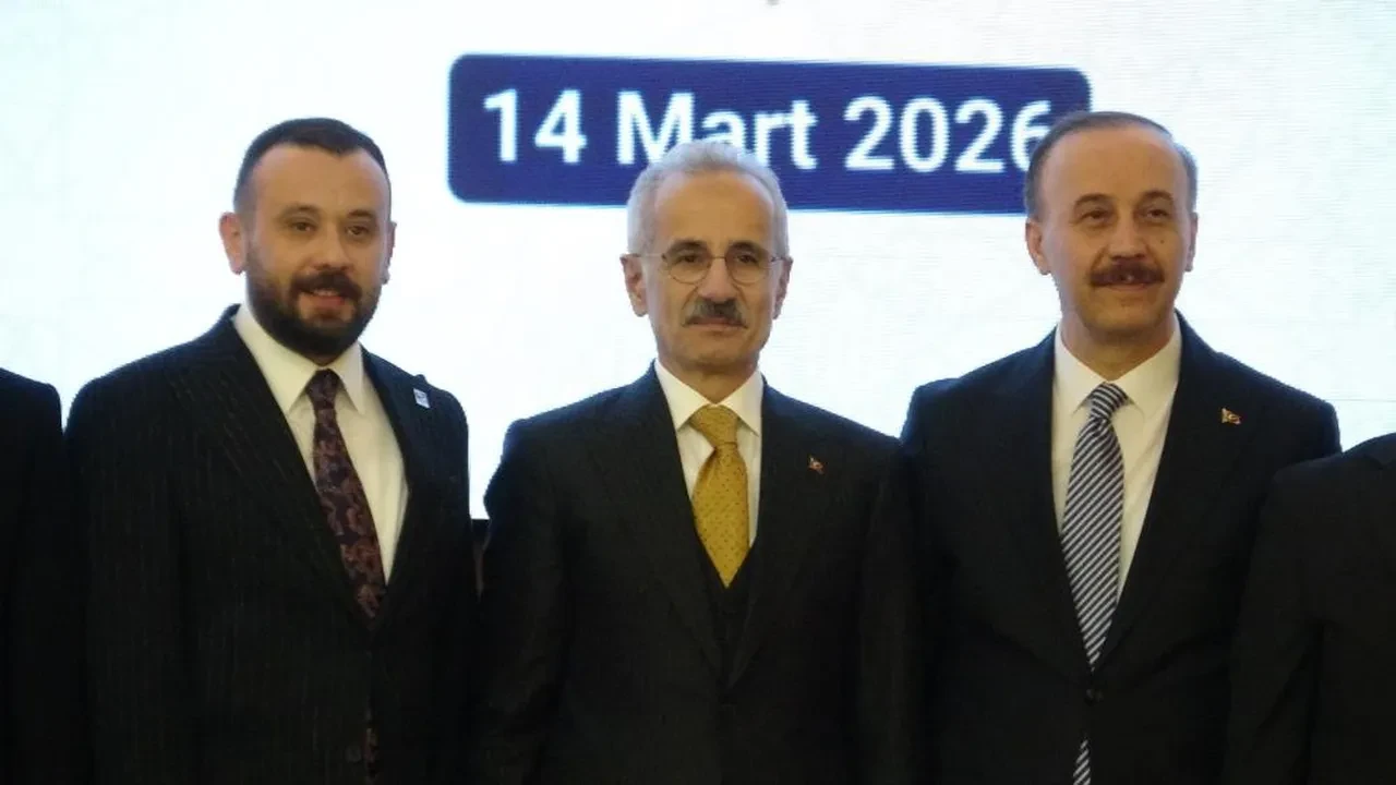 Bakan Uraloğlu Türkiye'nin Hürmüz Boğazı tedbirini duyurdu: Güvenlik seviyesini 3'e çıkardık