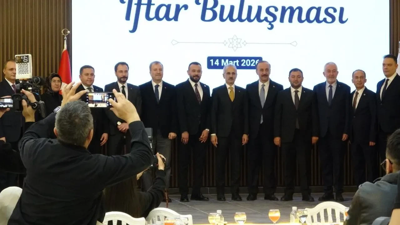 Bakan Uraloğlu Türkiye'nin Hürmüz Boğazı tedbirini duyurdu: Güvenlik seviyesini 3'e çıkardık