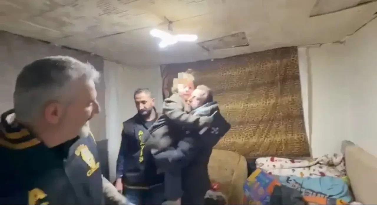 Bursa'da küçük çocuğun yıllar süren esareti! 7 sene boyunca tutsak edildi, çöp evde bitkin halde bulundu