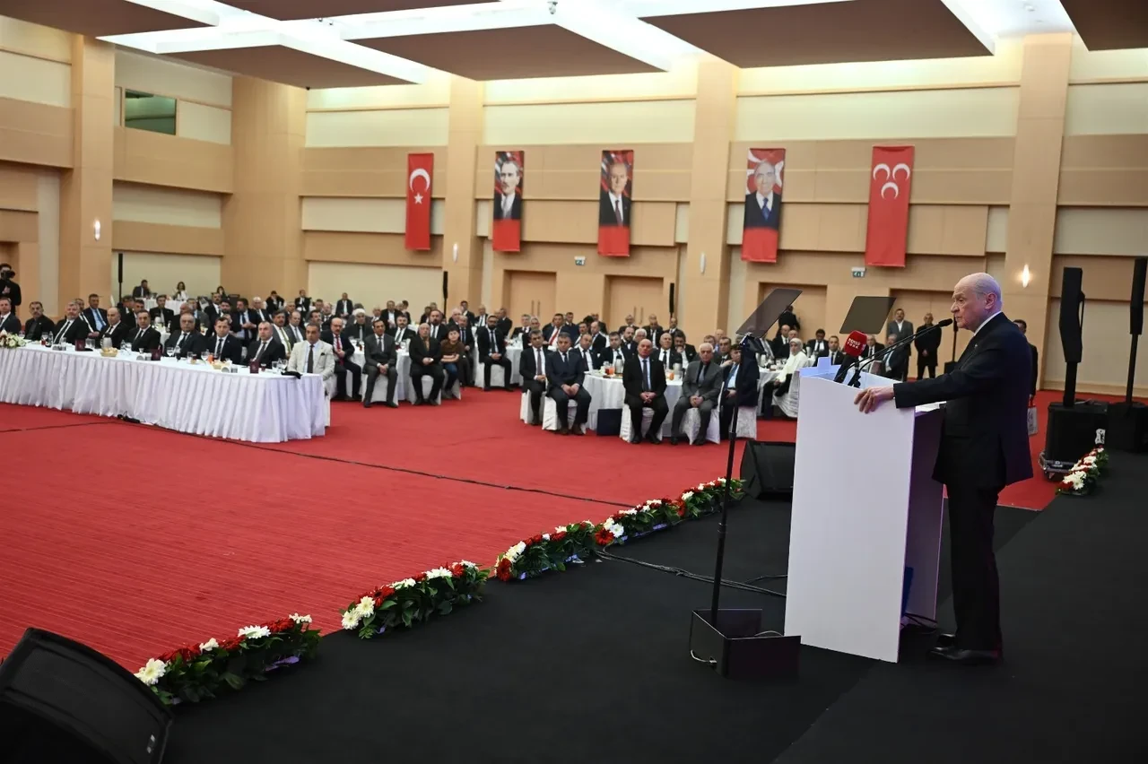 Devlet Bahçeli Türkiye'nin dış politikada izlemesi gereken yolu 5 maddeyle açıkladı: Dağınık tepkiler yerine stratejiyle hareket etmeli