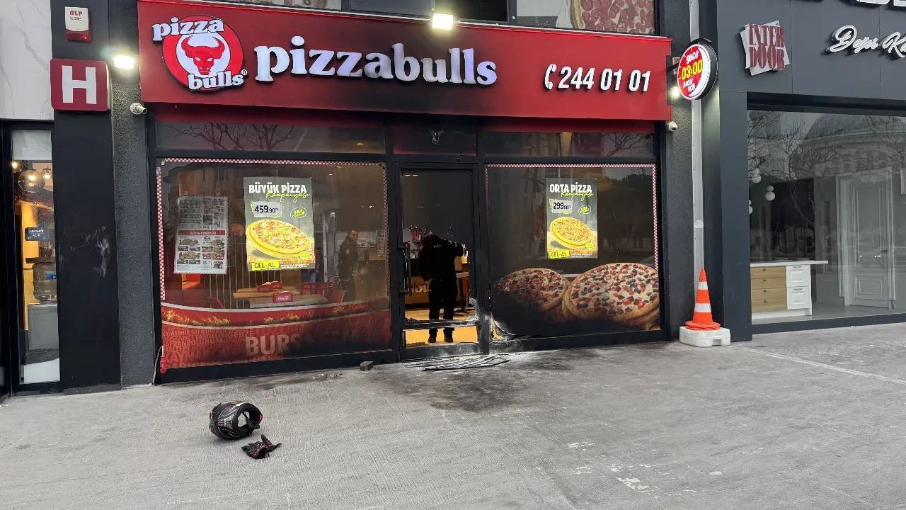 Eski çalışan bu sefer kundaklama için mesai harcadı: Pizzacı zincirinin iki şubesini yaktı, üçüncüde yakalandı
