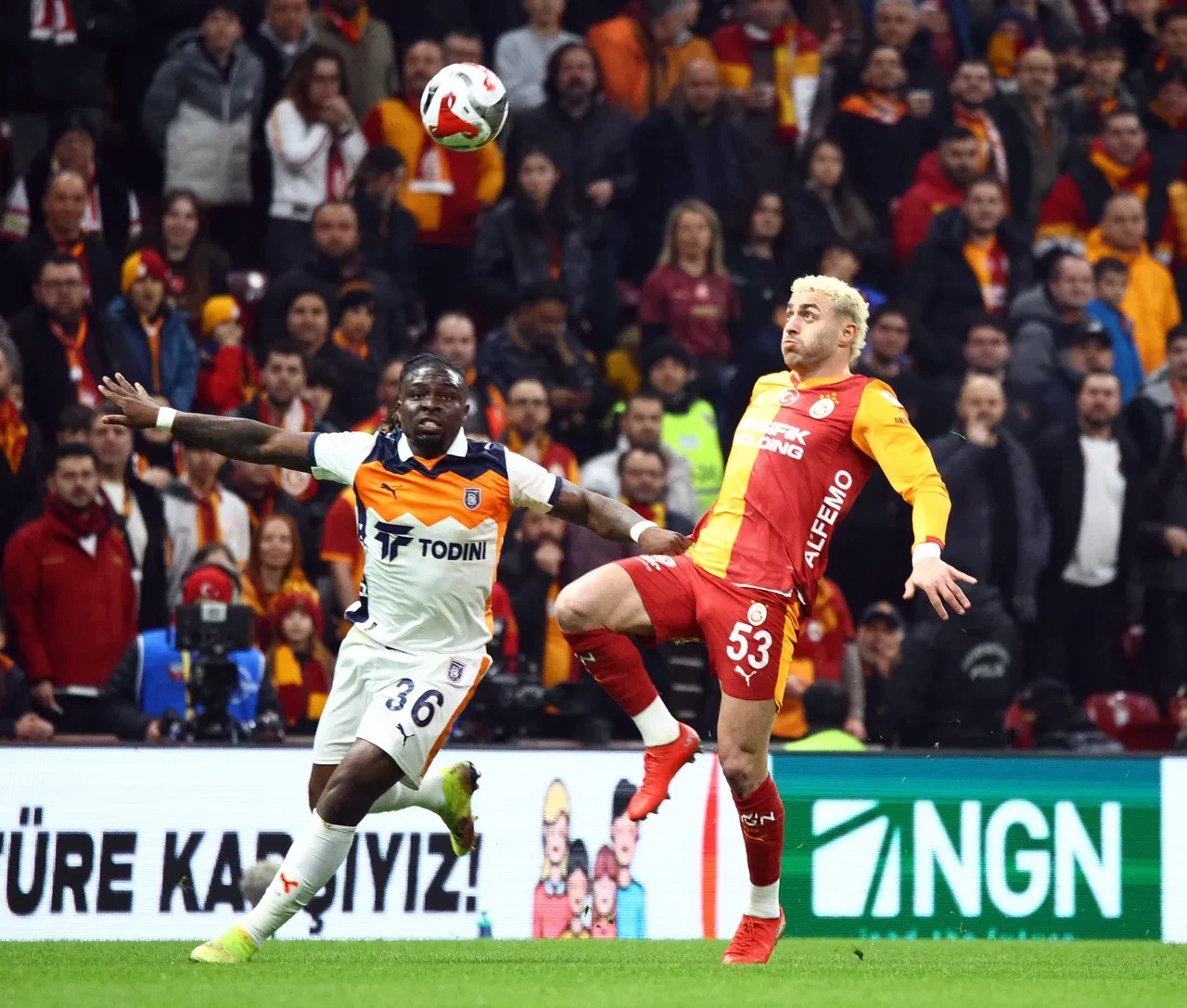 Galatasaray Başakşehir'i rahat geçti: Liderden ikinci sıradaki Fenerbahçe'ye 7 puan fark!