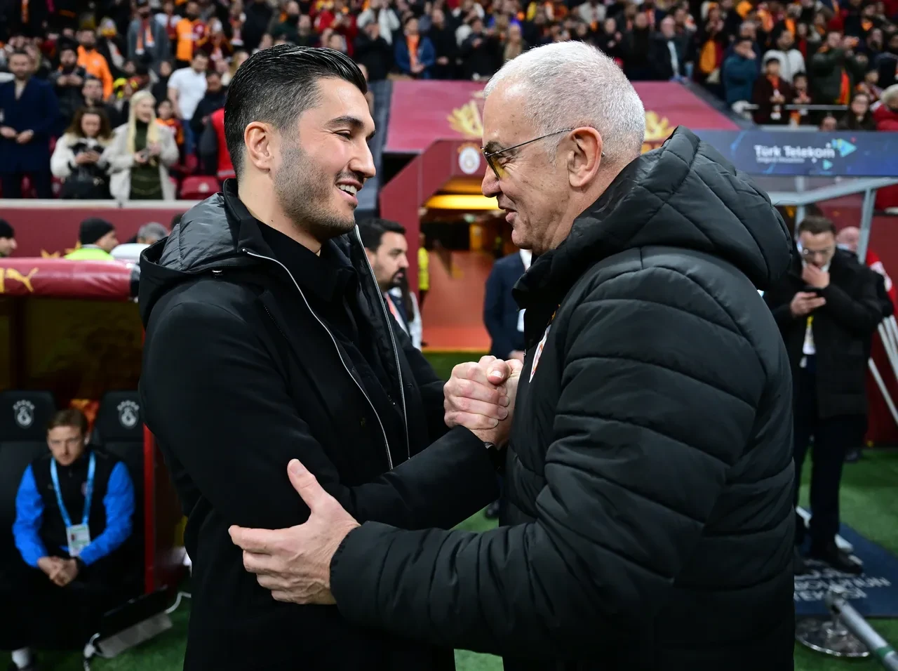 Galatasaray Başakşehir'i rahat geçti: Liderden ikinci sıradaki Fenerbahçe'ye 7 puan fark!