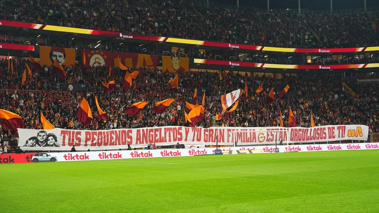 Galatasaray Başakşehir'i rahat geçti: Liderden ikinci sıradaki Fenerbahçe'ye 7 puan fark!