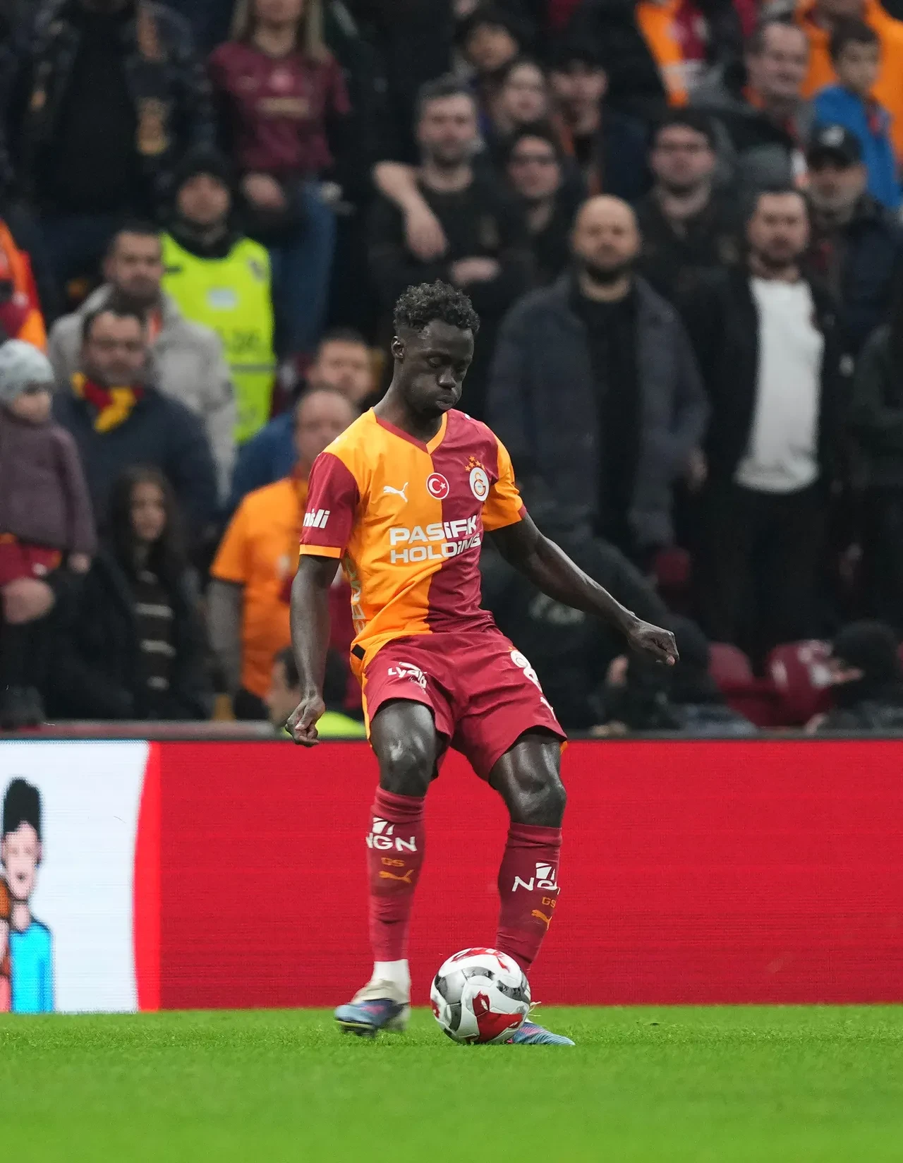 Galatasaray Başakşehir'i rahat geçti: Liderden ikinci sıradaki Fenerbahçe'ye 7 puan fark!