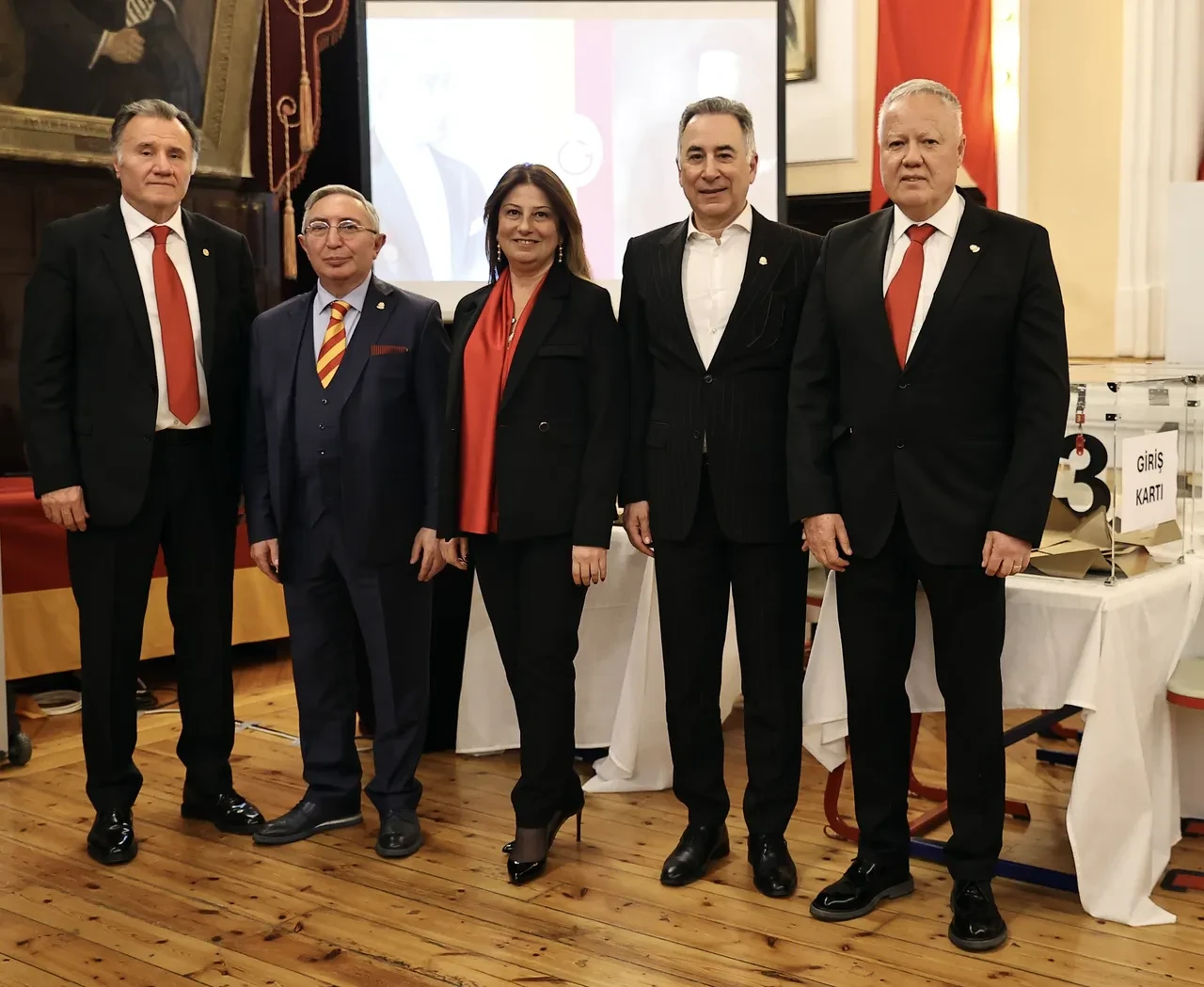 Galatasaray'da divan kurulu seçimi sona erdi: 26 oyla başkanlık!