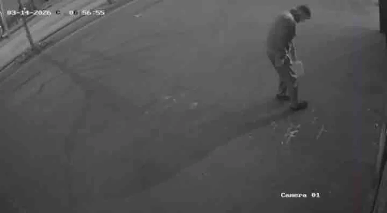 Maaşları ödenmedi, deliye döndü! İş yerine benzin döküp ateşe verdi