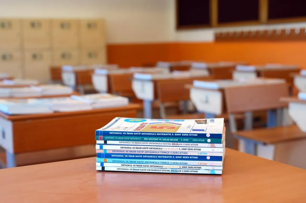 Milli Eğitim Bakanlığı inceledi! Özel yayınevlerinin yardımcı kaynakları müfredata uygun çıkmadı