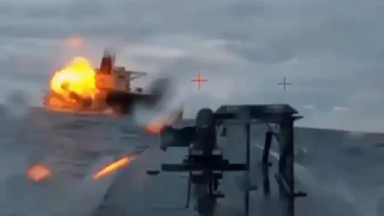 Rusya karasularında Yunanistan'ın petrol tankeri vuruldu