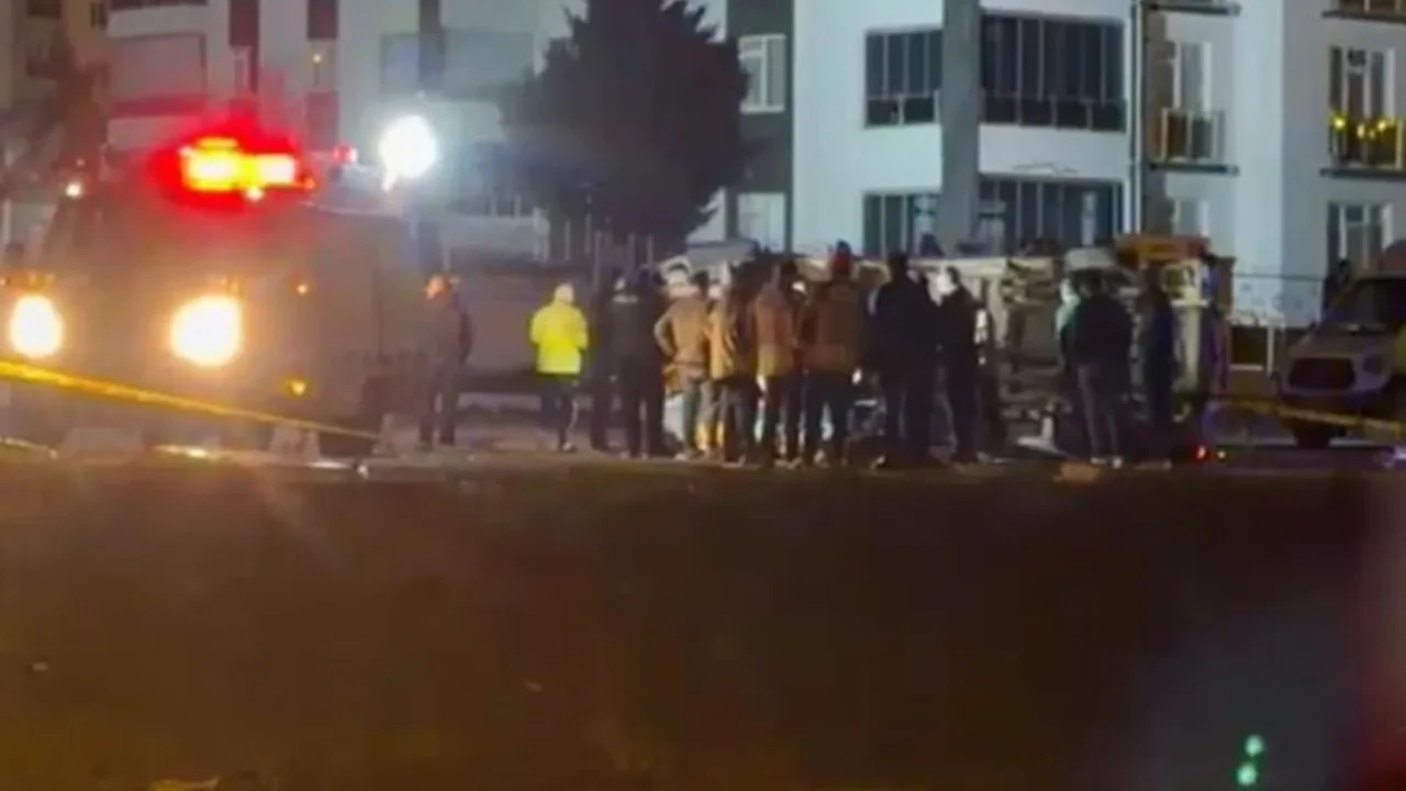 Ankara'da otomobille çarpışan minibüs devrildi: 2 ölü, 12 yaralı