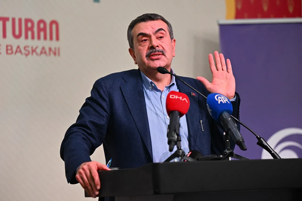 Bakan Tekin'den Özgür Özel'e kreş tepkisi: Lafı neresinden anlıyor bilmiyorum