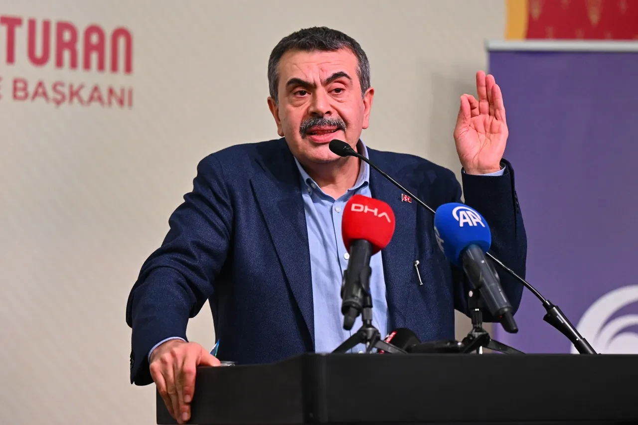 Bakan Tekin'den Özgür Özel'e kreş tepkisi: Lafı neresinden anlıyor bilmiyorum