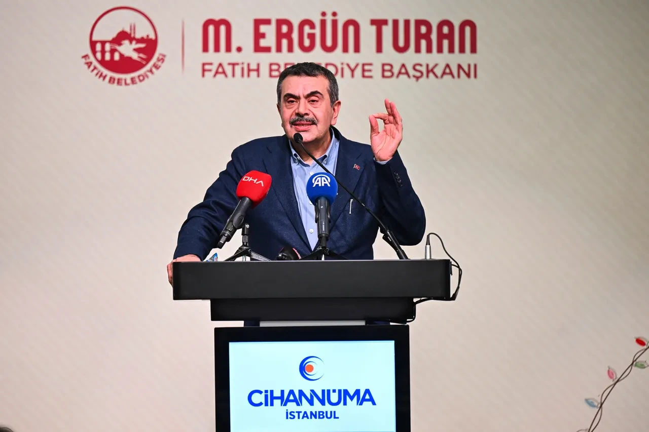 Bakan Tekin'den Özgür Özel'e kreş tepkisi: Lafı neresinden anlıyor bilmiyorum