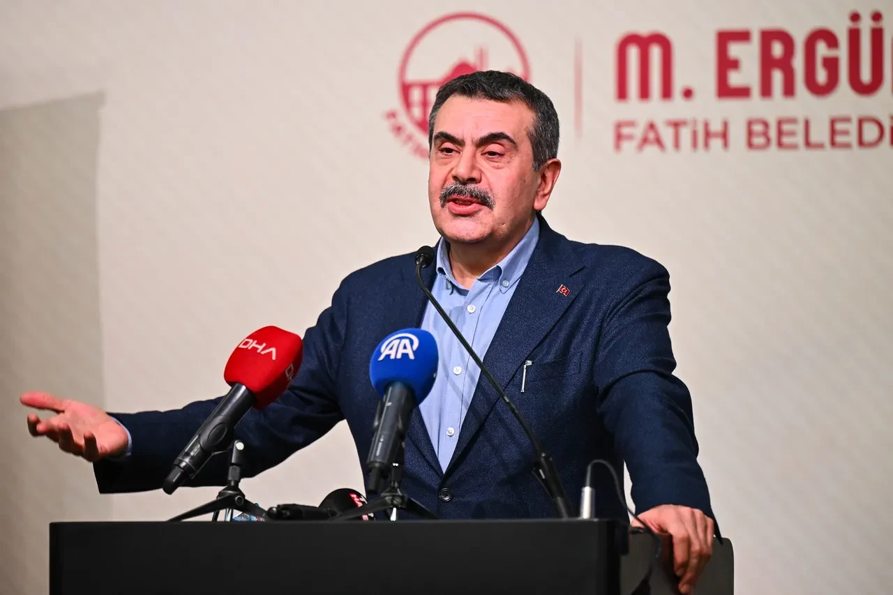 Bakan Tekin'den Özgür Özel'e kreş tepkisi: Lafı neresinden anlıyor bilmiyorum