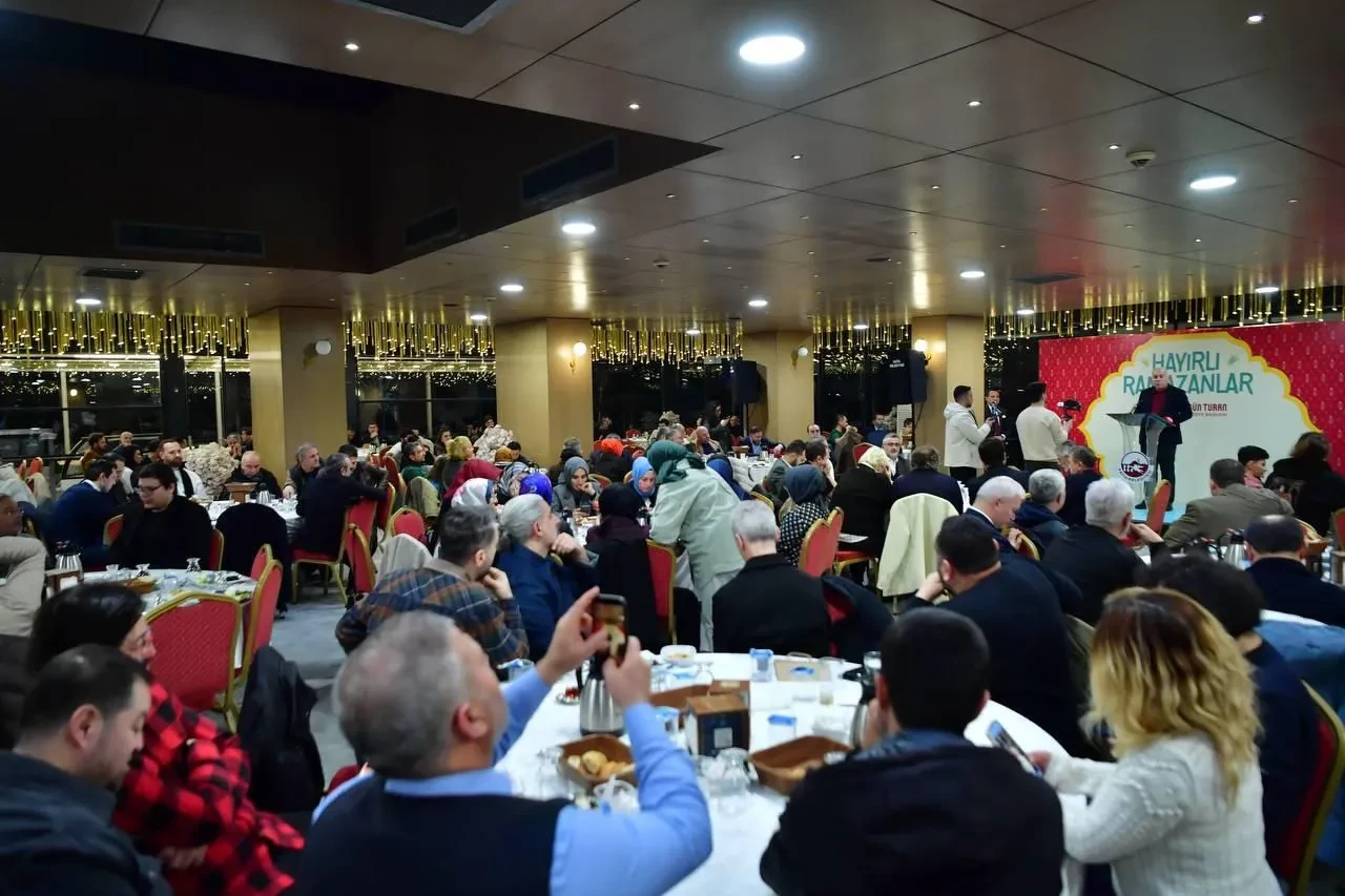 Basın mensupları Fatih Belediyesi'nin sahur sofrasında buluştu!