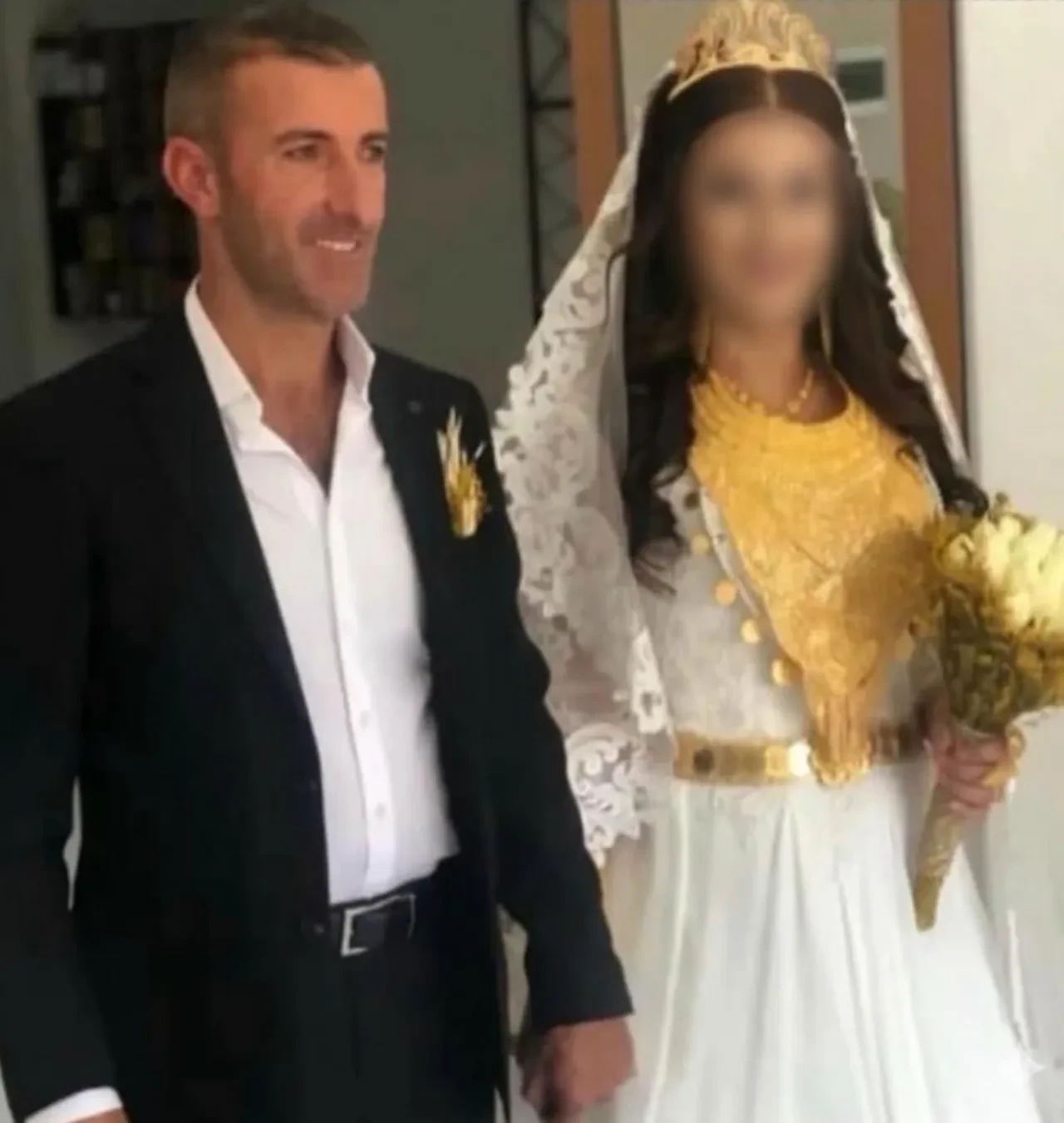 Bitlis'te tırla çarpışan otomobilde can veren çift ve 6 aylık bebekleri toprağa verildi