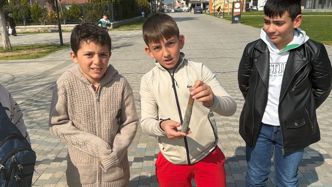 Çekilen gölden patlamamış mühimmat çıktı: Oyun oynayan çocuklar buldu