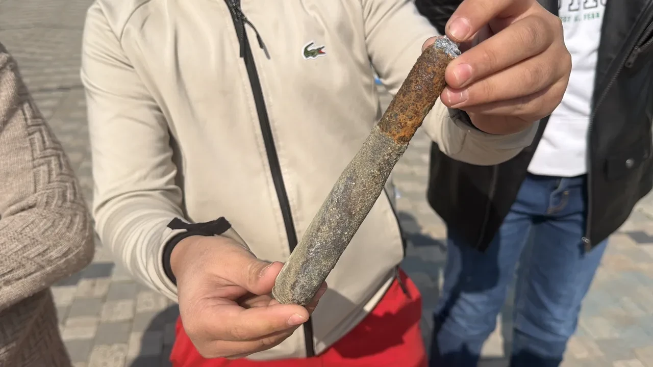 Çekilen gölden patlamamış mühimmat çıktı: Oyun oynayan çocuklar buldu