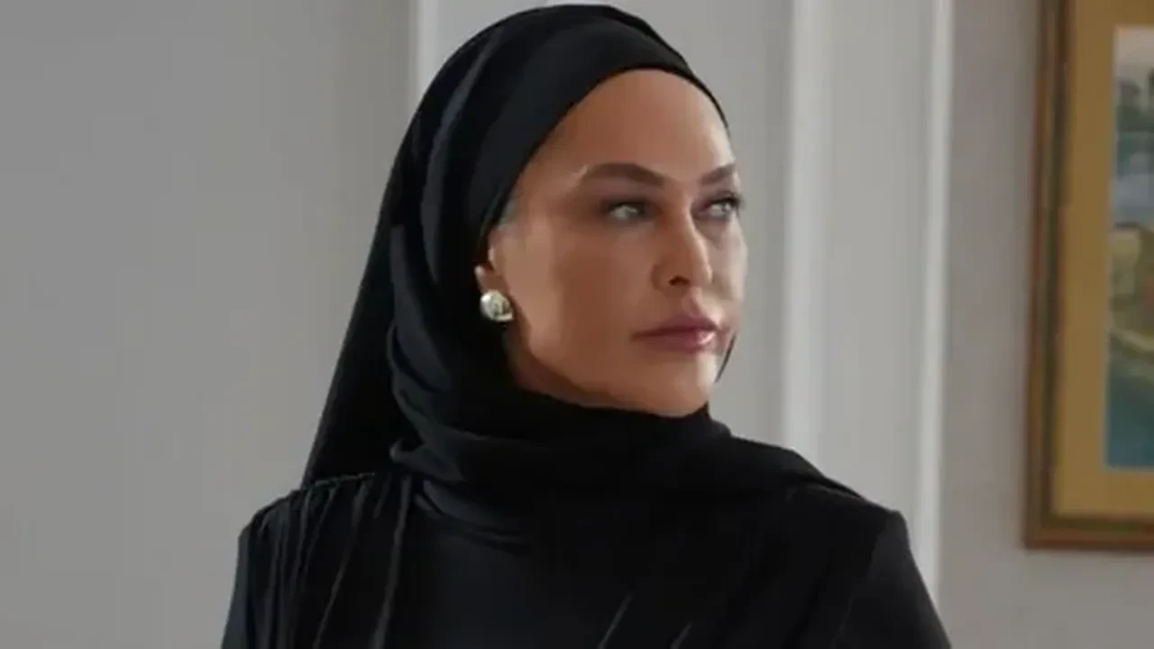 Hande Ataizi'den Hülya Avşar'a Aynı Yağmur Altında göndermesi! Allah korusun berbat sözleriyle yüklendi