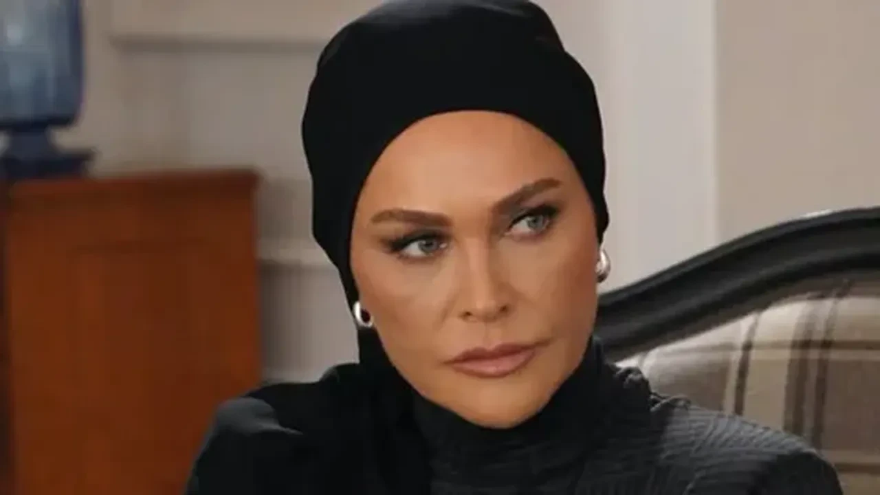 Hande Ataizi'den Hülya Avşar'a Aynı Yağmur Altında göndermesi! Allah korusun berbat sözleriyle yüklendi