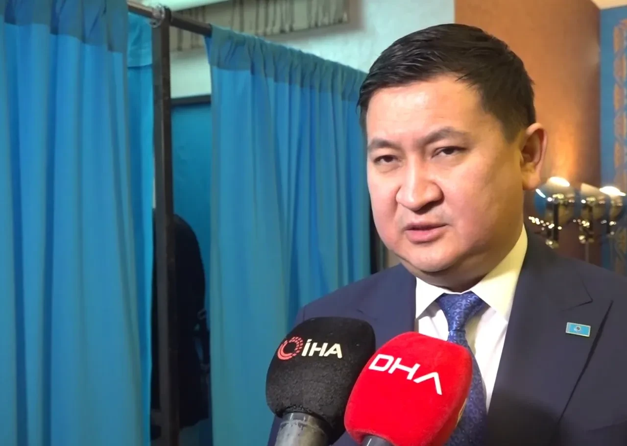 Kazakistan'da yeni anayasa için tarihi referandum! İstanbul'da da sandıklar kuruldu