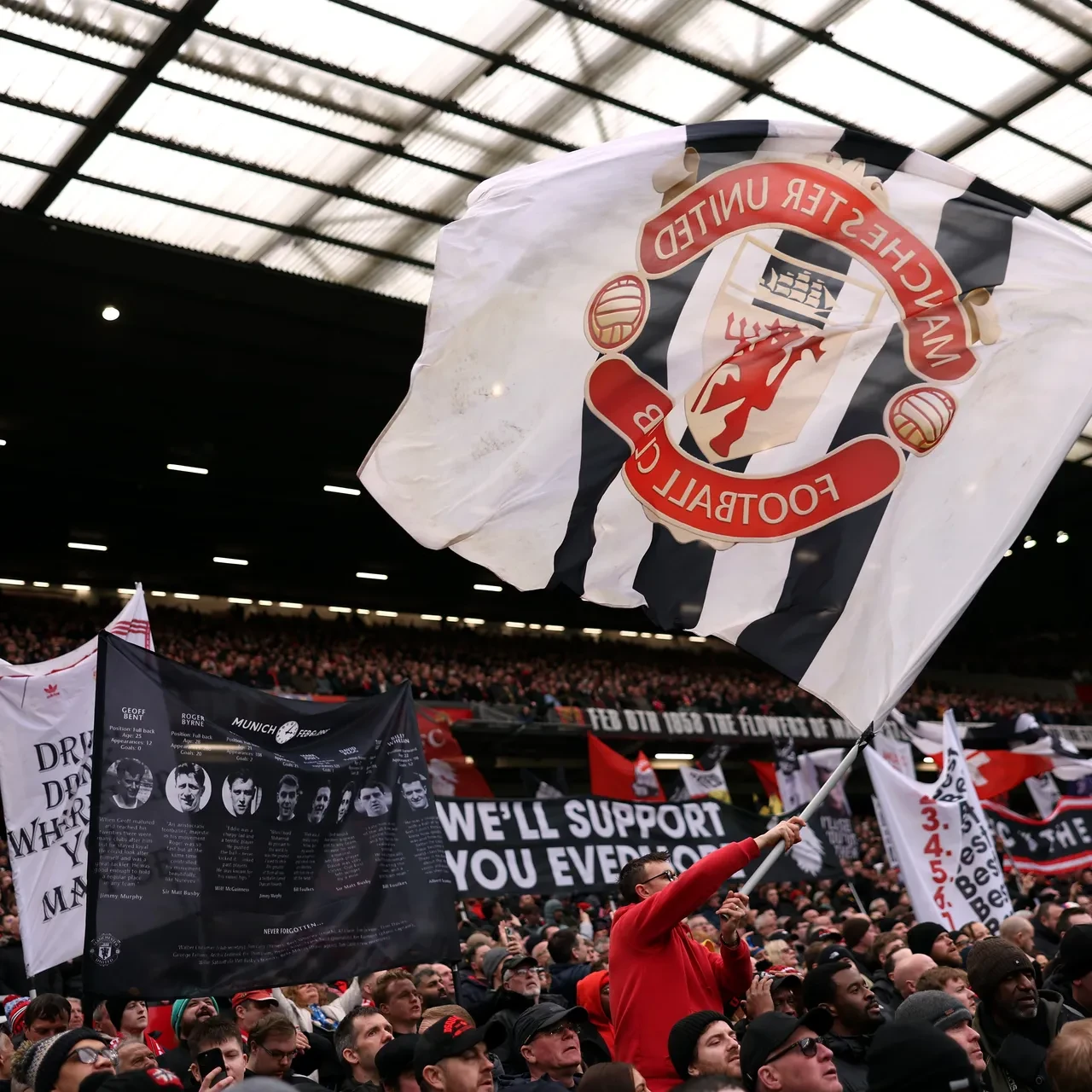 Manchester United Şampiyonlar Ligi yolundaki 6 puanlık maçı kazandı!