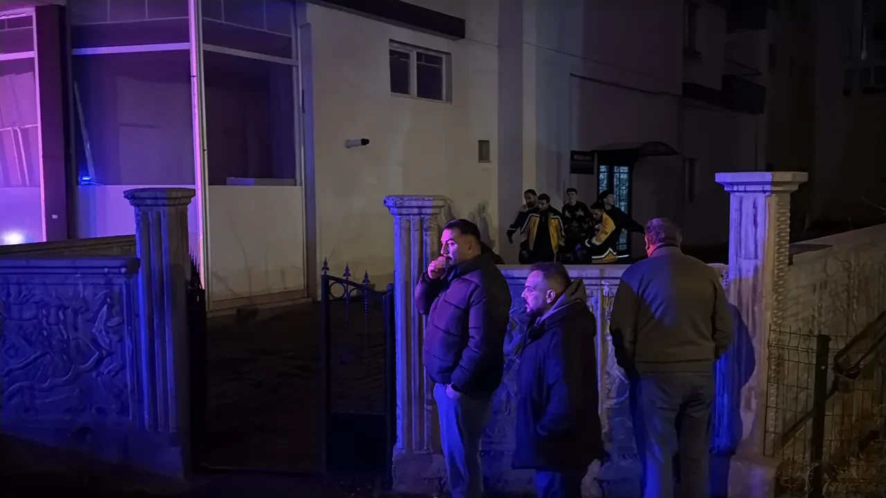 Sivas'ta 15 yaşındaki çocuk babasıyla abisini öldürüp babaannesini yaraladı