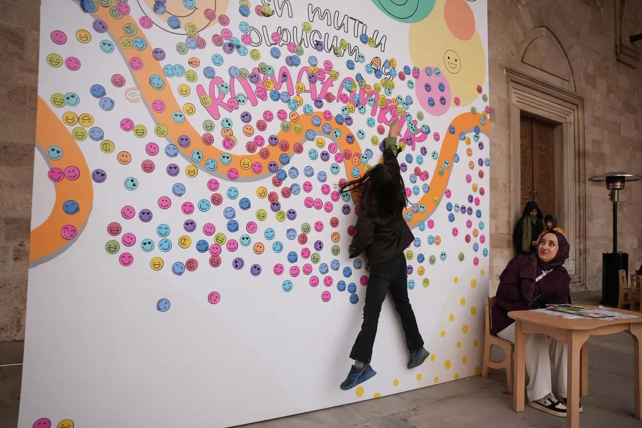 Süleymaniye’de 3 bin çocuk aynı sofrada iftar yaptı