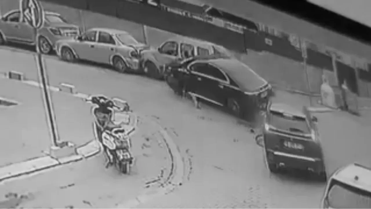 5 aracın karıştığı zincirleme kaza kamerada! 