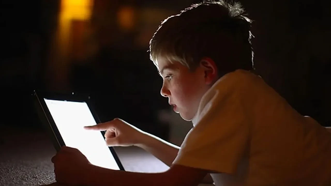 AK Parti Genel Başkan Yardımcısı Fatma Betül Sayan Kaya duyurdu: 15 yaş altı çocukların sosyal medya kullanımına düzenleme geliyor