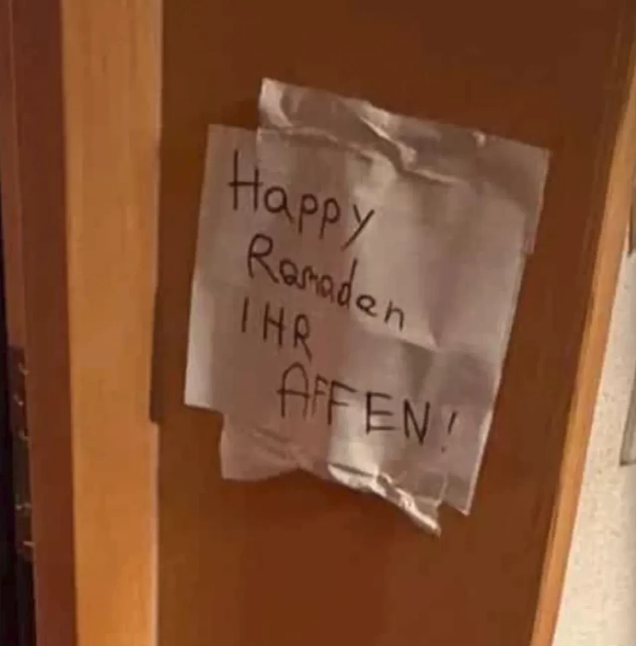 Avusturya'da Türk aileye iğrenç saldırı! Evlerinin önüne domuz kafası bırakıldı