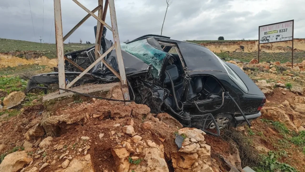 Aydınlatma direğine çarptı, hayatını kaybetti! Hatay'da feci kaza