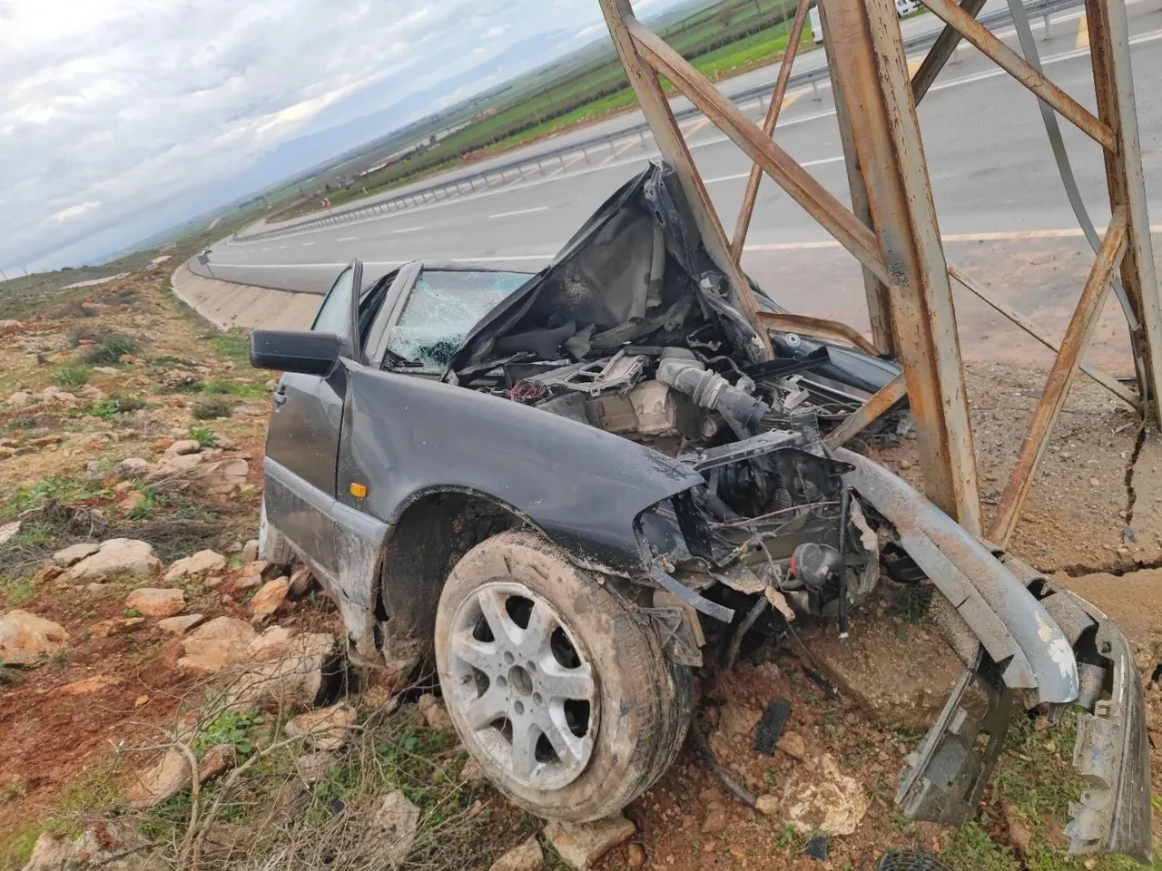 Aydınlatma direğine çarptı, hayatını kaybetti! Hatay'da feci kaza