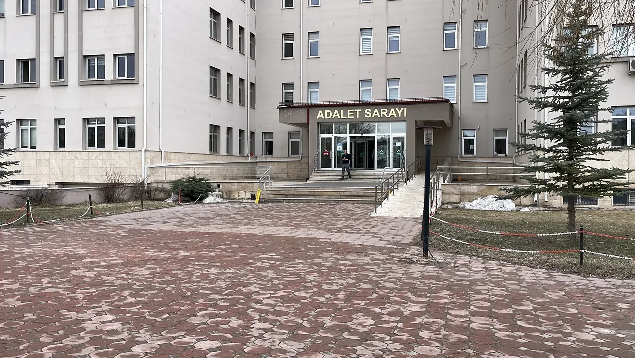 Babasını ve abisini öldürmüştü! 15 yaşındaki çocuk tutuklandı