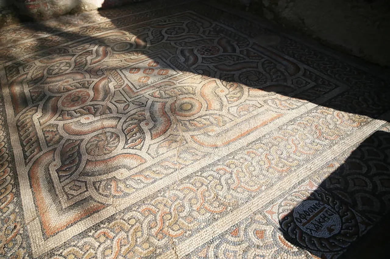 Tam bin 500 yıllık! Antik kentte bulunan mozaikteki yazı şaşkına çevirdi