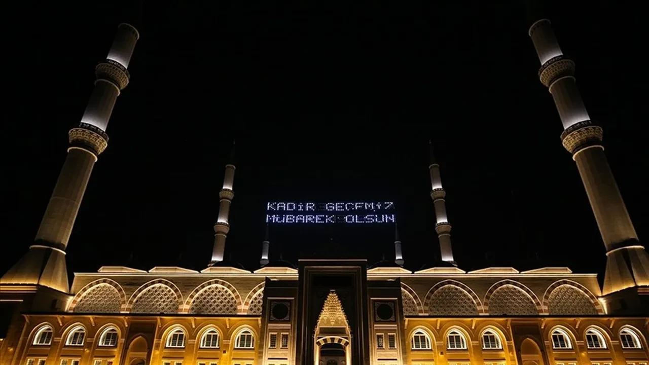 Bugün (Kadir Gecesi) kandil mi? Kadir Gecesi'nde okunacak dualar