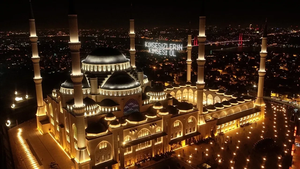 Bugün (Kadir Gecesi) kandil mi? Kadir Gecesi'nde okunacak dualar