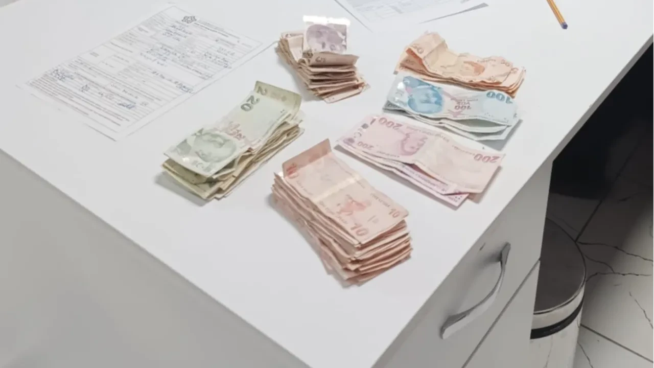 Cuma çıkışında dilencilere zabıta operasyonu: Dini duyguları istismar edip binlerce lira toplamışlar