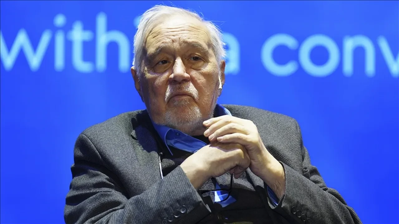 Fatih Camii Haziresi’nde kimler yatıyor? İlber Ortaylı'nın naaşı da buraya defnedilecek