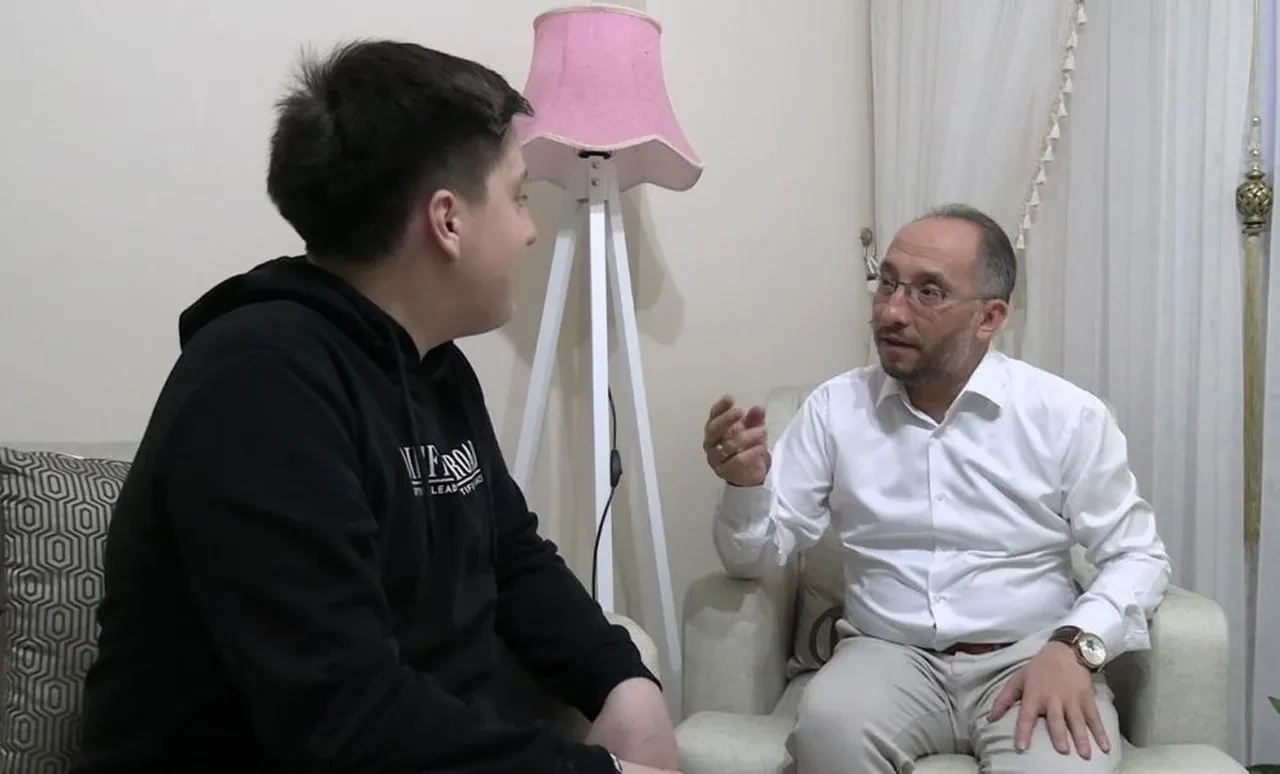 'Hafız olamaz' dediler! Kur'an-ı Kerim'deki ayetlerin sayfasını ve satırını söylüyor