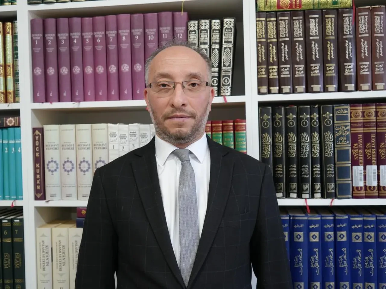 'Hafız olamaz' dediler! Kur'an-ı Kerim'deki ayetlerin sayfasını ve satırını söylüyor