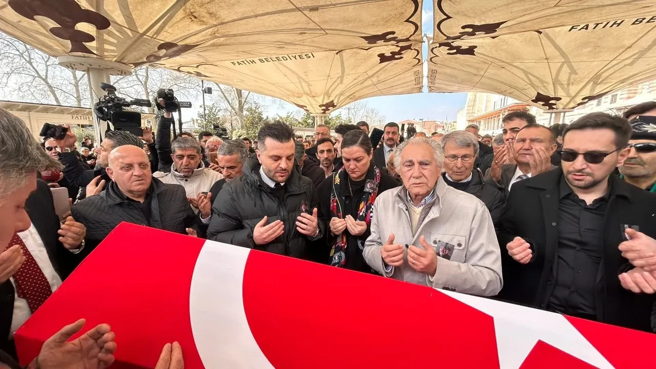 İlber Ortaylı için Fatih Camii'nde cenaze töreni düzenlendi