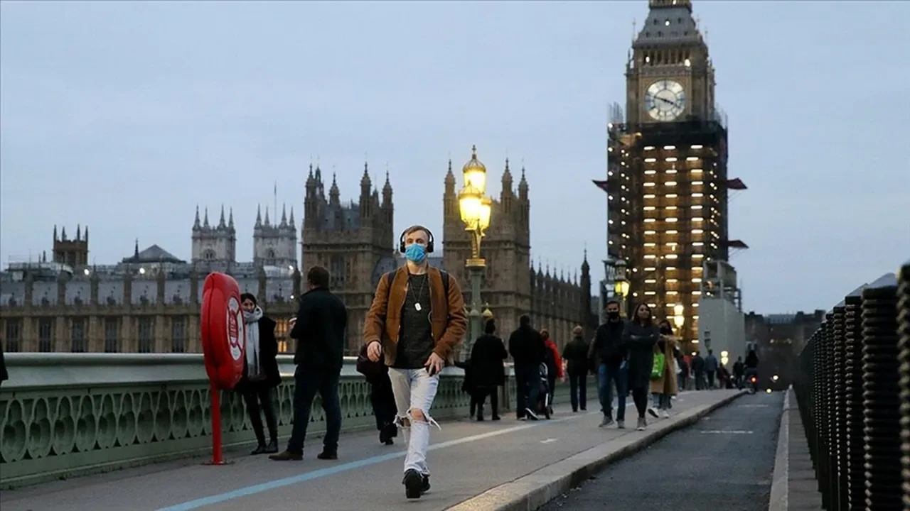 İngiltere'de menenjit salgını alarmı: 2 kişi hayatını kaybetti