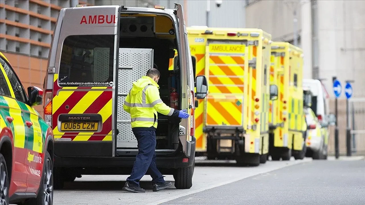 İngiltere'de menenjit salgını alarmı: 2 kişi hayatını kaybetti