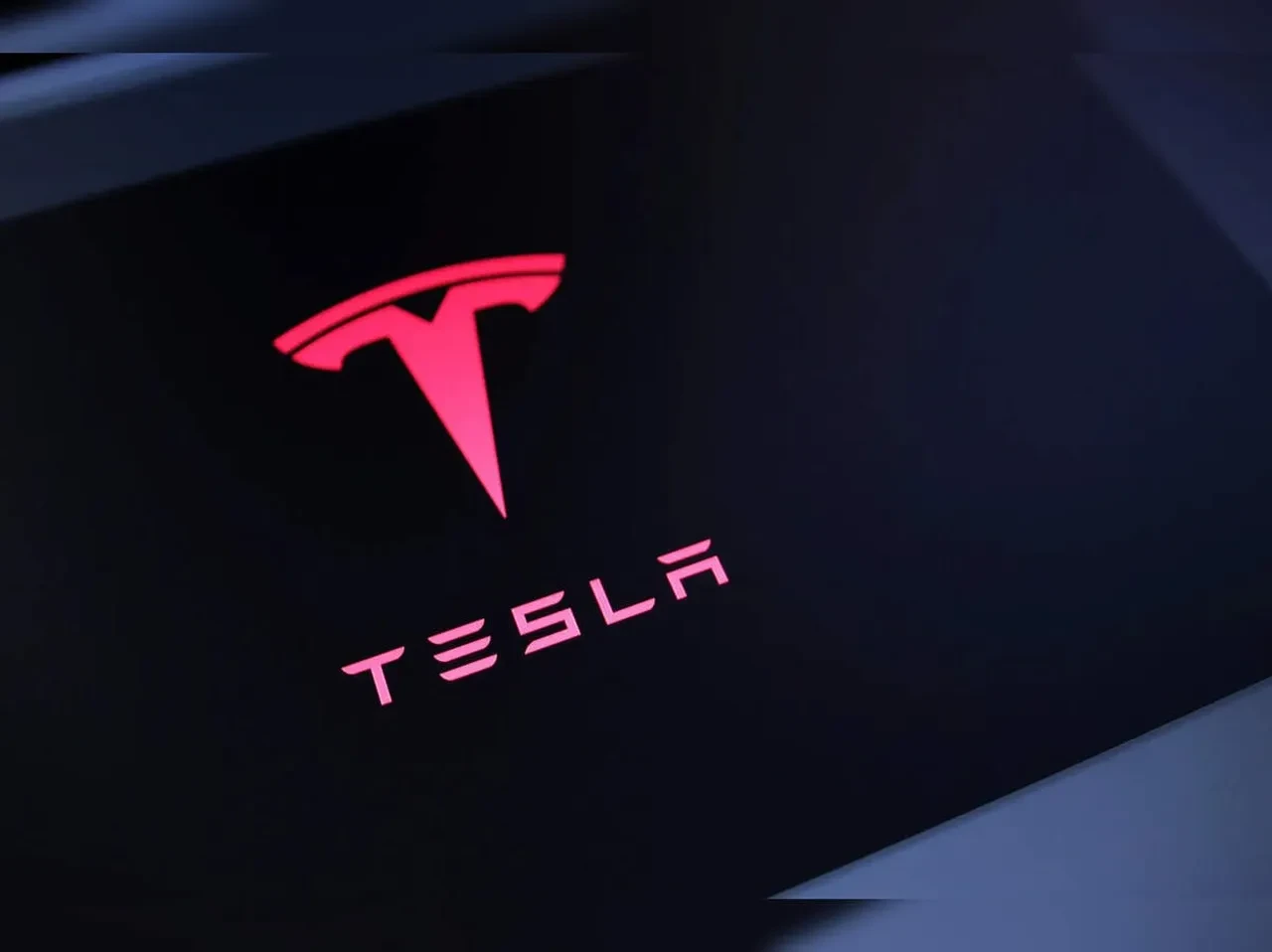 İşler değişmeye başladı: Tesla yükselişte, BYD kan kaybediyor