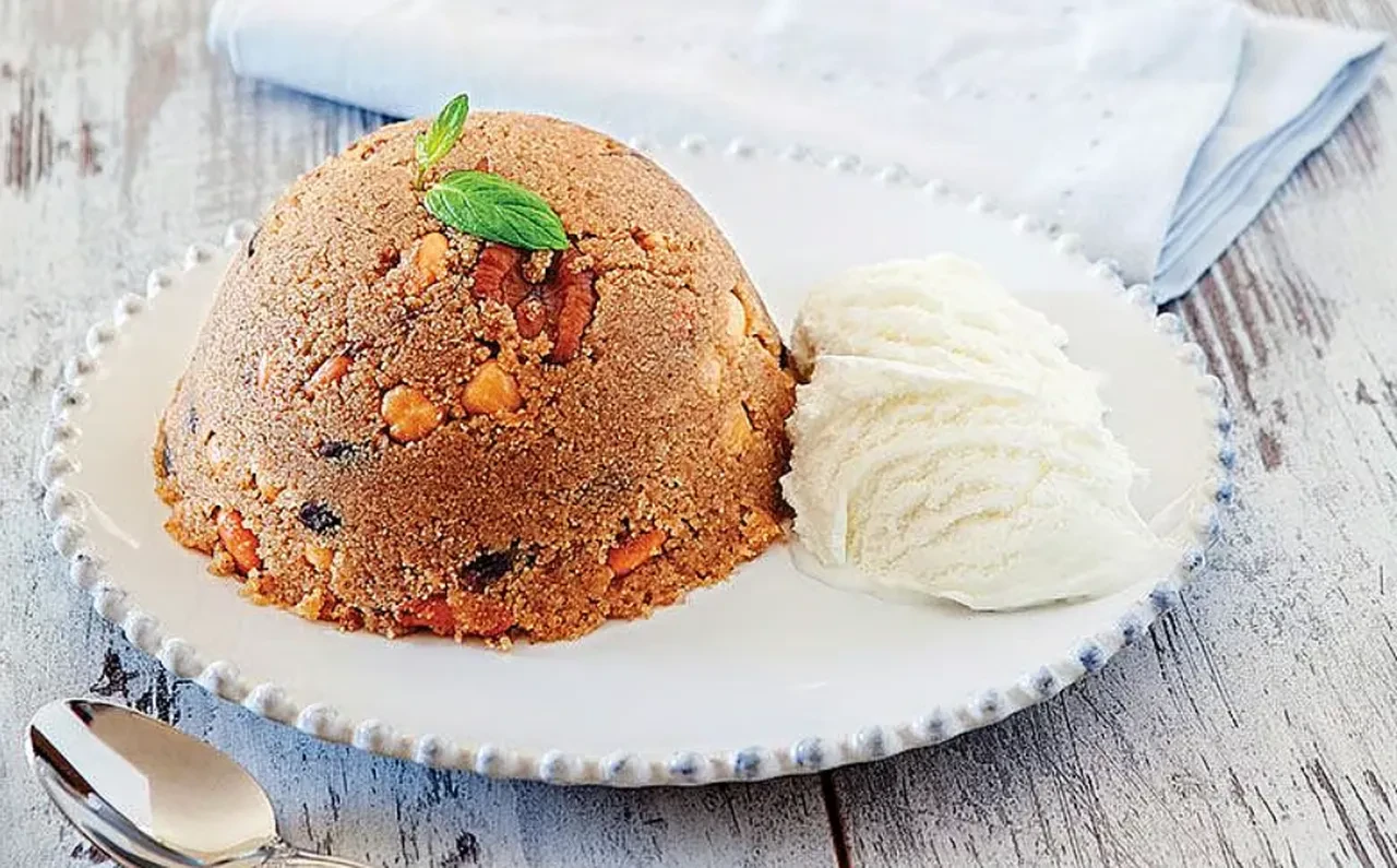 Komşulara dağıtmalık pratik tatlı tarifi! Ağızda kum gibi dağılan irmik helvası nasıl yapılır?