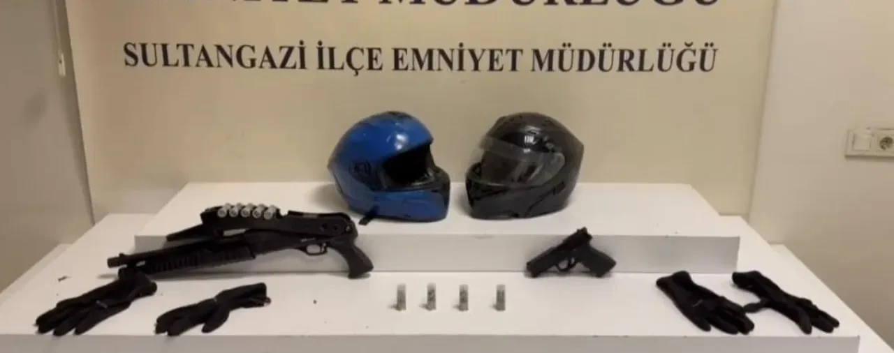 Kuyumcuya dehşeti yaşattılar! Silah kabzası ve tekmelerle feci şekilde darbettiler: İş yeri sahibi karşılık verince hızla kaçtılar  