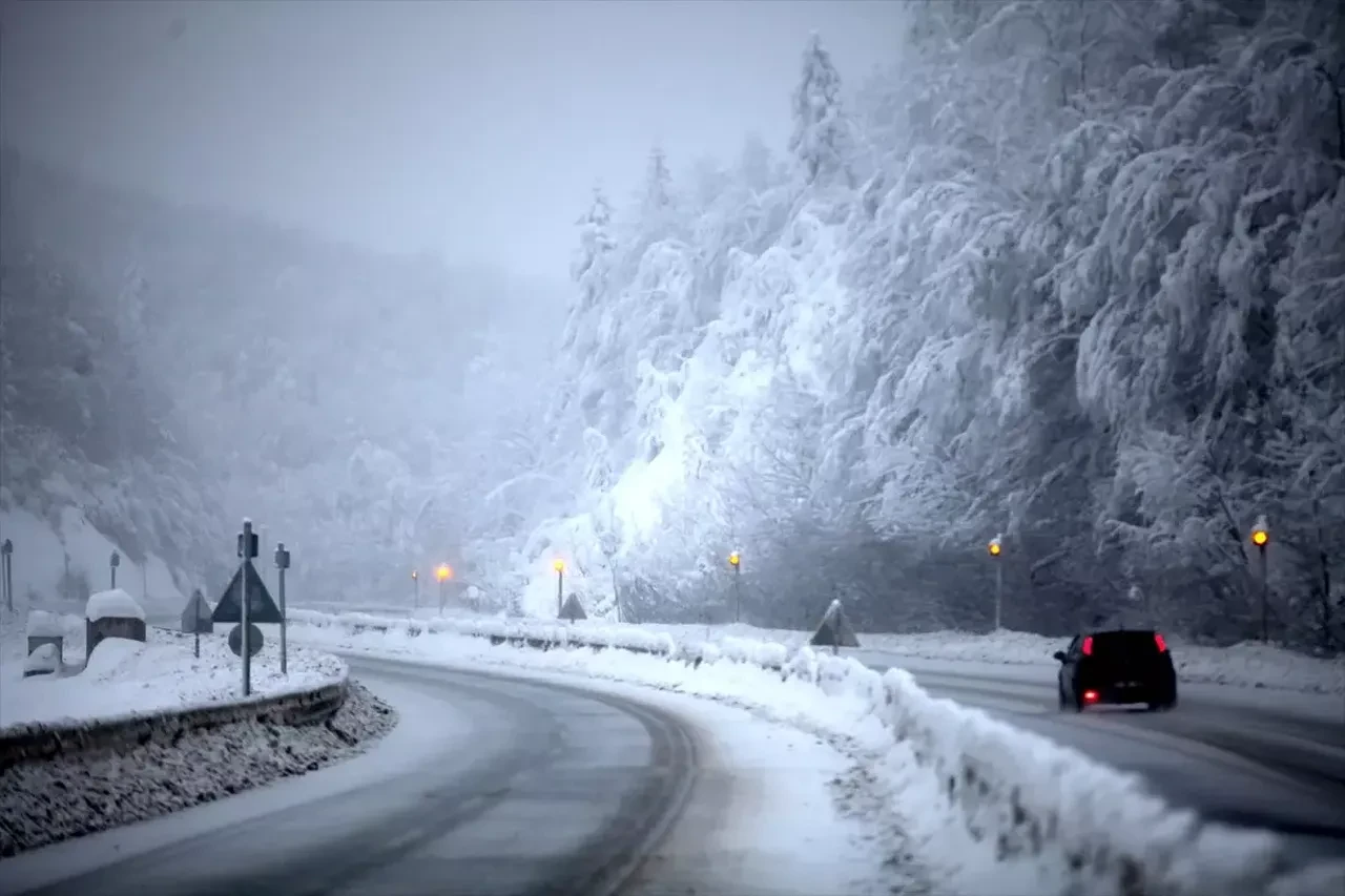 Meteoroloji birçok kenti uyardı! Kuvvetli kar yağışı ve sağanak geliyor