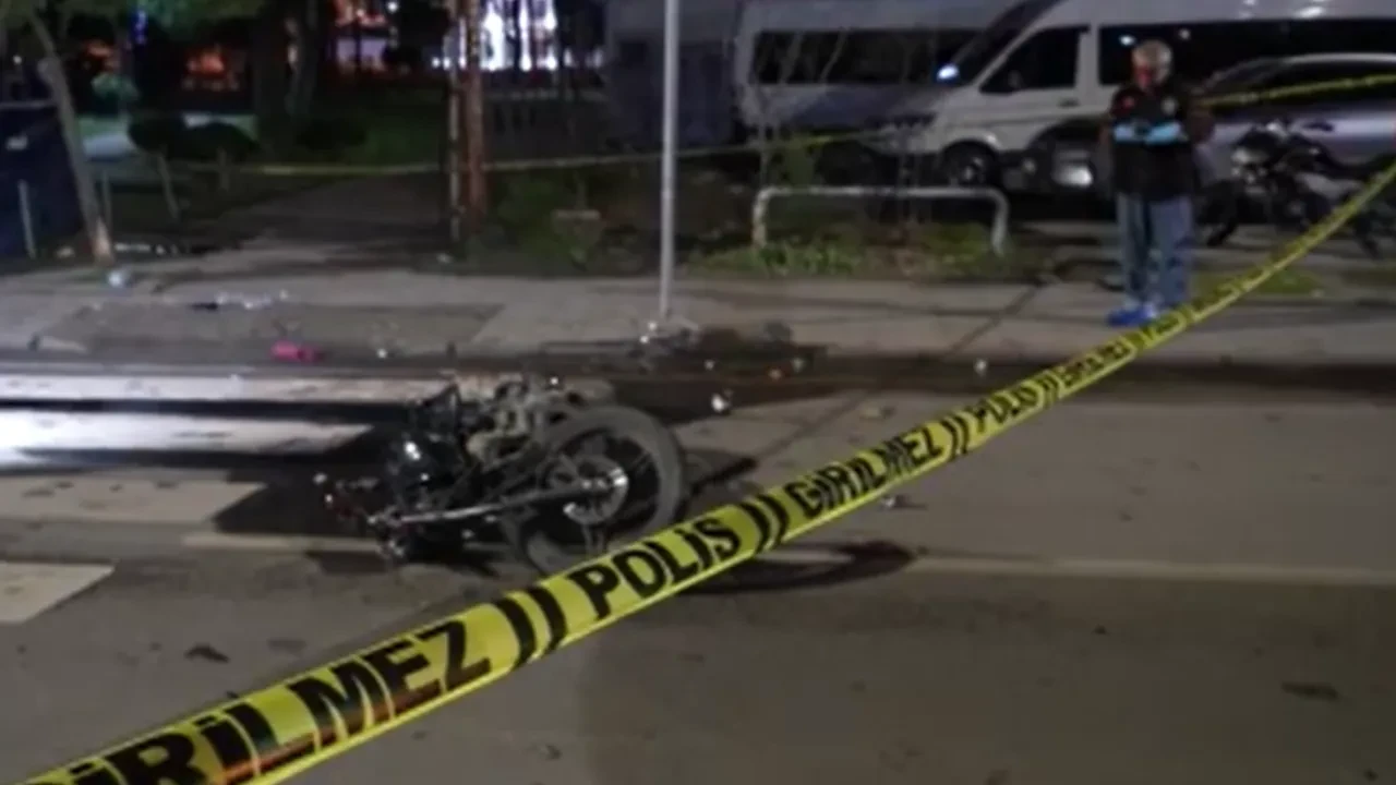 Minibüs ile motosiklet çarpıştı! Feci kazada ölü ve yaralı var