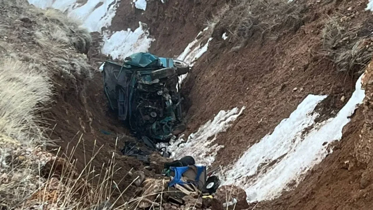 Niğde'de feci kaza! Otomobilin şarampole yuvarlandı: Ölü ve yaralılar var 